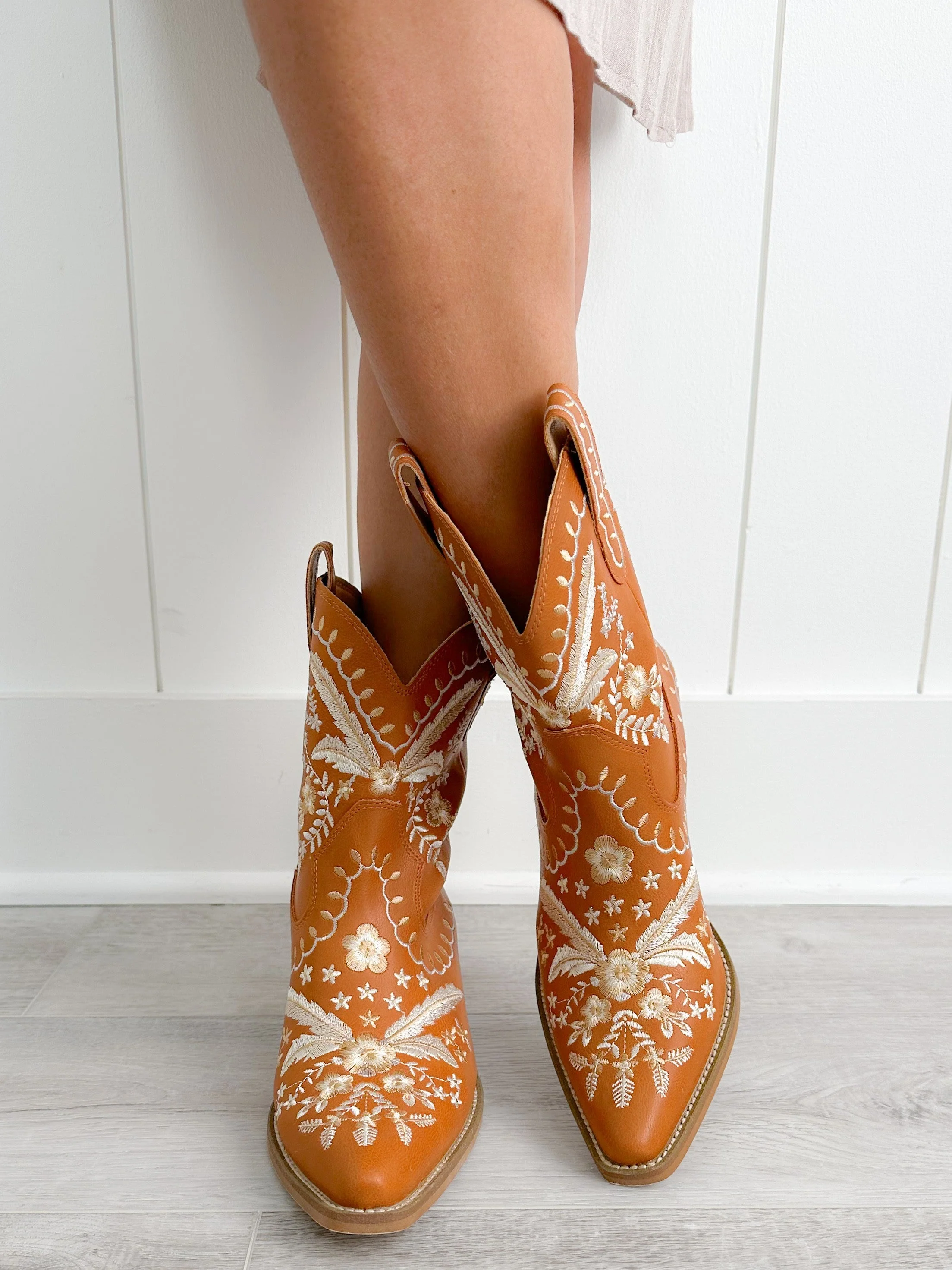 Detailed Floral Stitch Round Toe Boots - Image 8