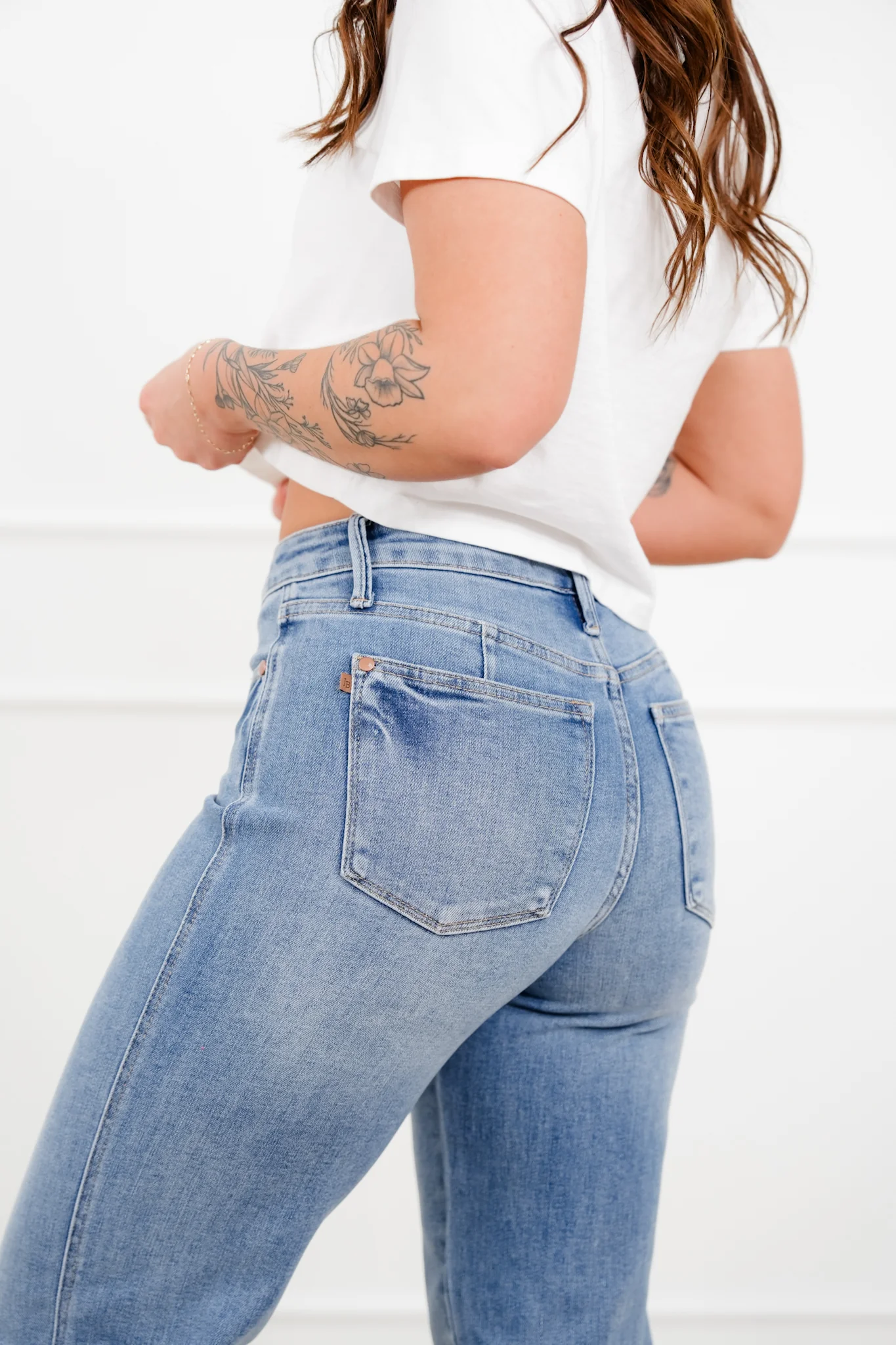 Judy Blue Petite/Reg The Karly Mid Rise Medium Vintage Wash Tummy Control Straight Leg Jeans - Image 11