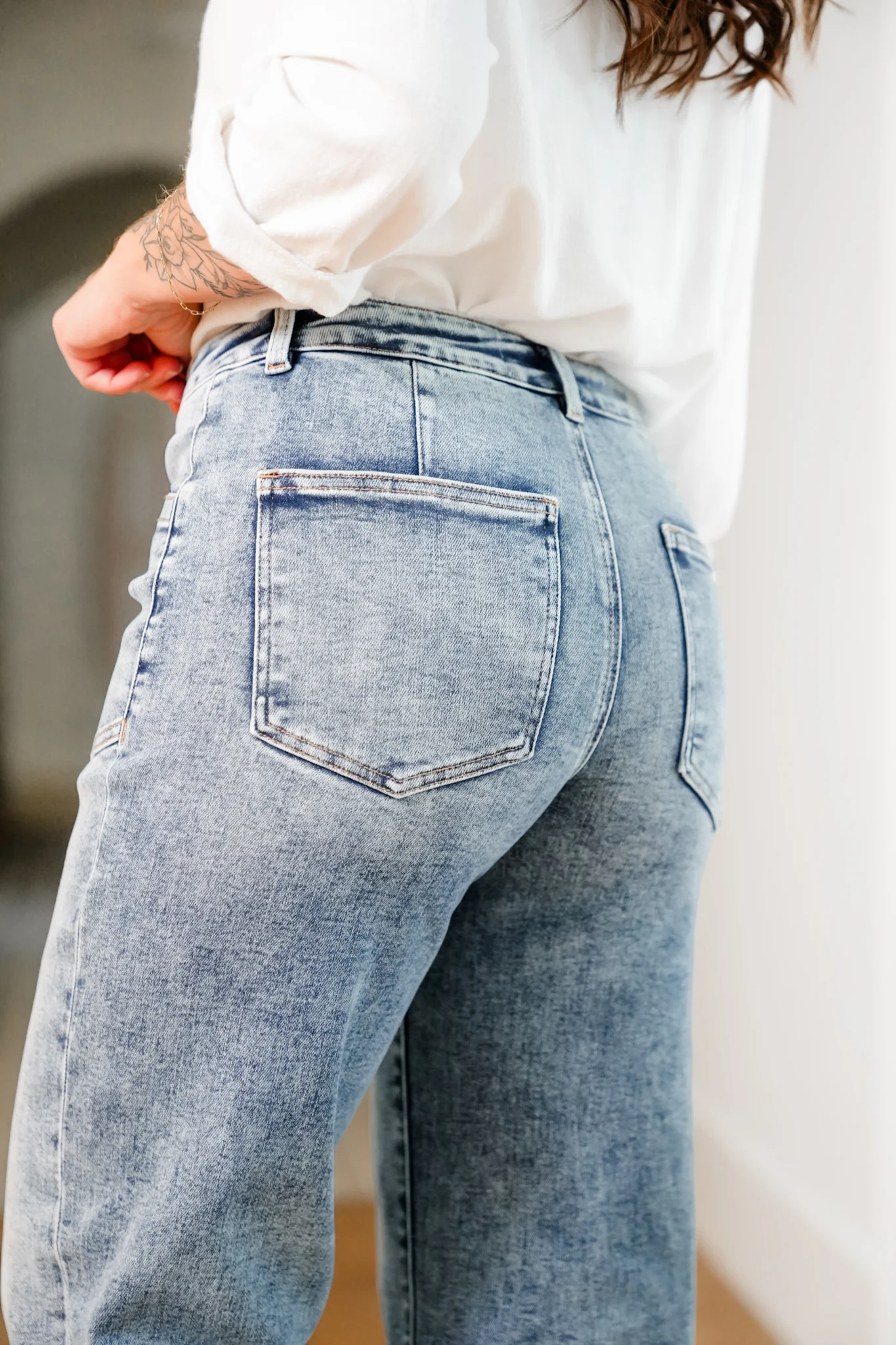 Risen Mid Rise Medium Wash Relaxed Fit Baggy Jeans with Patch Pockets - Image 13