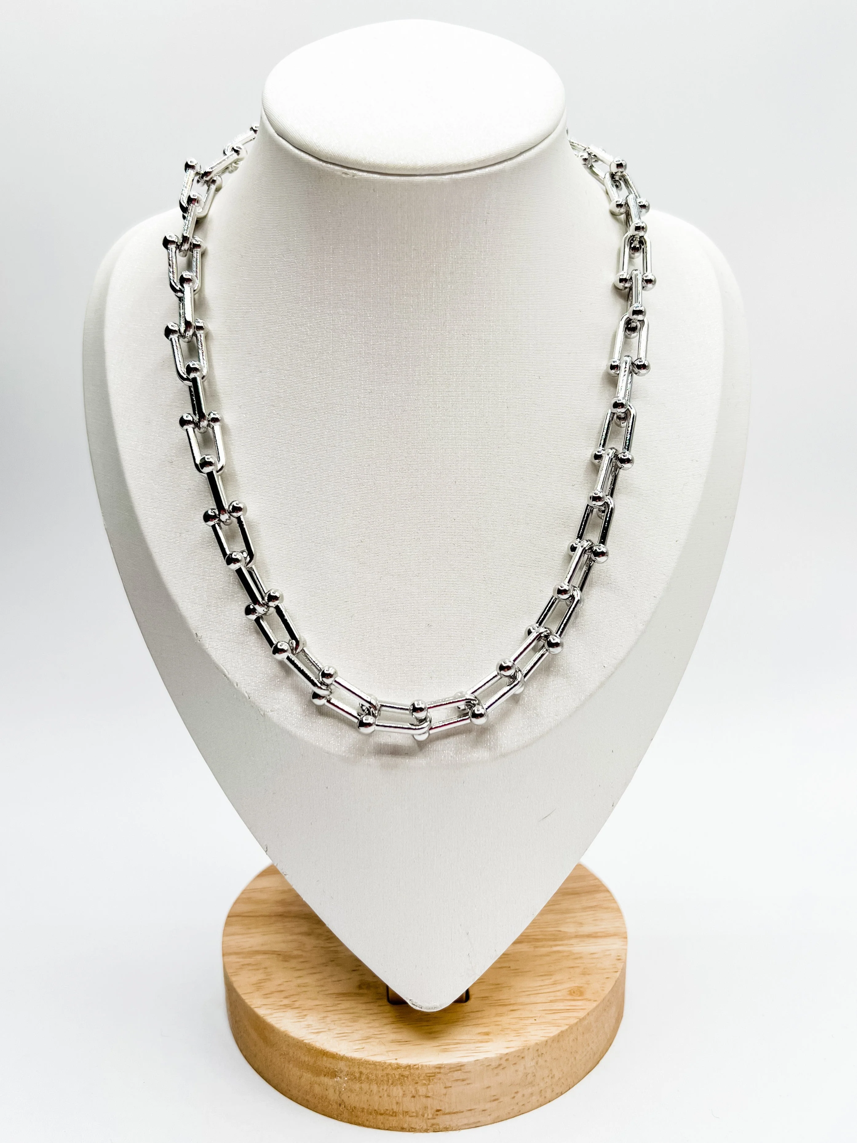 VH Ruth Silver Figaro Oval Chain Link Necklace